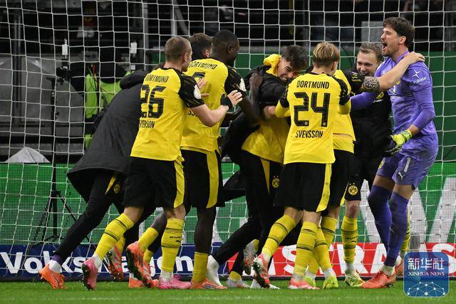 DFB-Pokal: โบรุสเซีย ดอร์ทมุนด์ เอาชนะ ไอน์ทรัค แฟรงค์เฟิร์ต การแข่งขัน | ผู้เล่น | การเซฟ