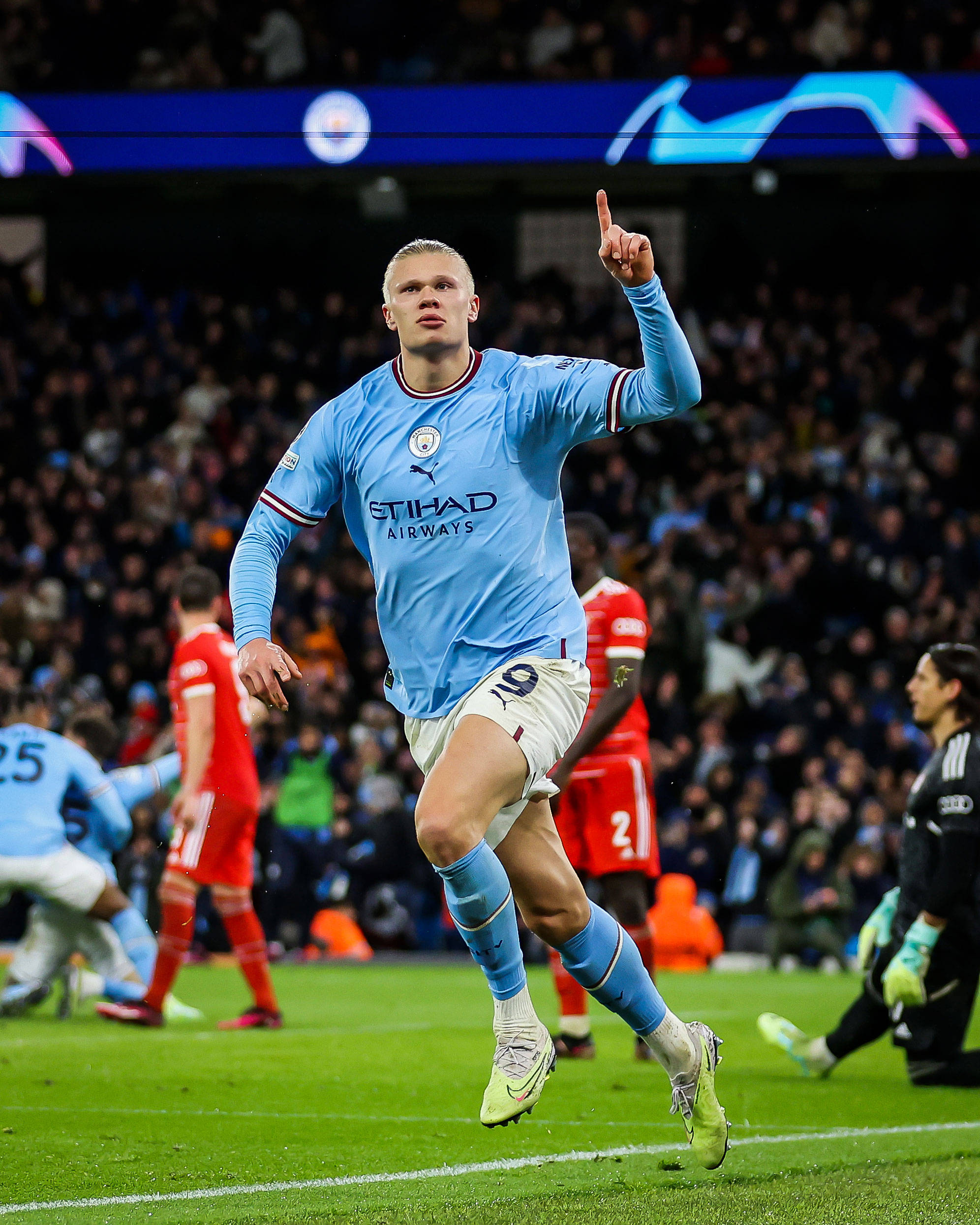 1-2, 0-1: ตารางพรีเมียร์ลีกปั่นป่วนเมื่อแมนเชสเตอร์ซิตี้และเชลซีพ่ายแพ้อย่างน่าตกใจ ขณะที่อาร์เซนอลยึดตำแหน่งจ่าฝูง _การแข่งขัน_ ฮาแลนด์_ แมนเชสเตอร์ยูไนเต็ด