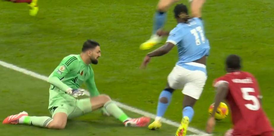 เกิดประเด็นร้อนในพรีเมียร์ลีก! ประตูของฟาน ไดจ์คถูกยกเลิก, สลอตต์เดือด, ผู้เชี่ยวชาญวิจารณ์อย่างหนัก_โรเบิร์ตสัน_ลิเวอร์พูล_โหม่ง