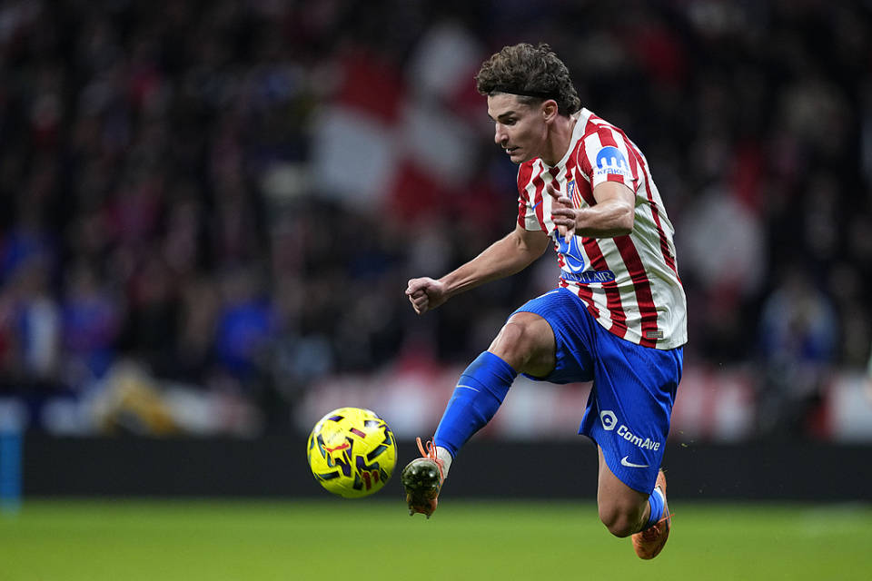 120 ล้านยูโร! กองหน้าดาวเด่นของแอตเลติโกเรียกค่าตัวสูงลิบลิ่ว ทำเอานายทุนเปแอสเชถอยหนี? _Álvarez_ ดาวซัลโวตัวจริงของแอตเลติโก_ ปารีส แซงต์-แชร์กแมง