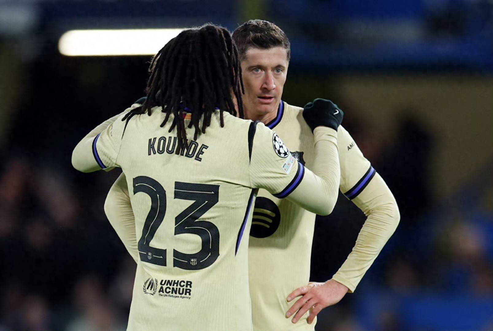 3-0! 2-0! แชมเปียนส์ลีกอยู่ในความวุ่นวายเมื่อบาร์เซโลนาพังทลาย, แมนเชสเตอร์ ซิตี้พ่ายแพ้ในบ้าน, ยูเวนตุสคว้าชัยชนะในช่วงท้าย _Rotation_ ประตู_ ไบเออร์ เลเวอร์คูเซ่น