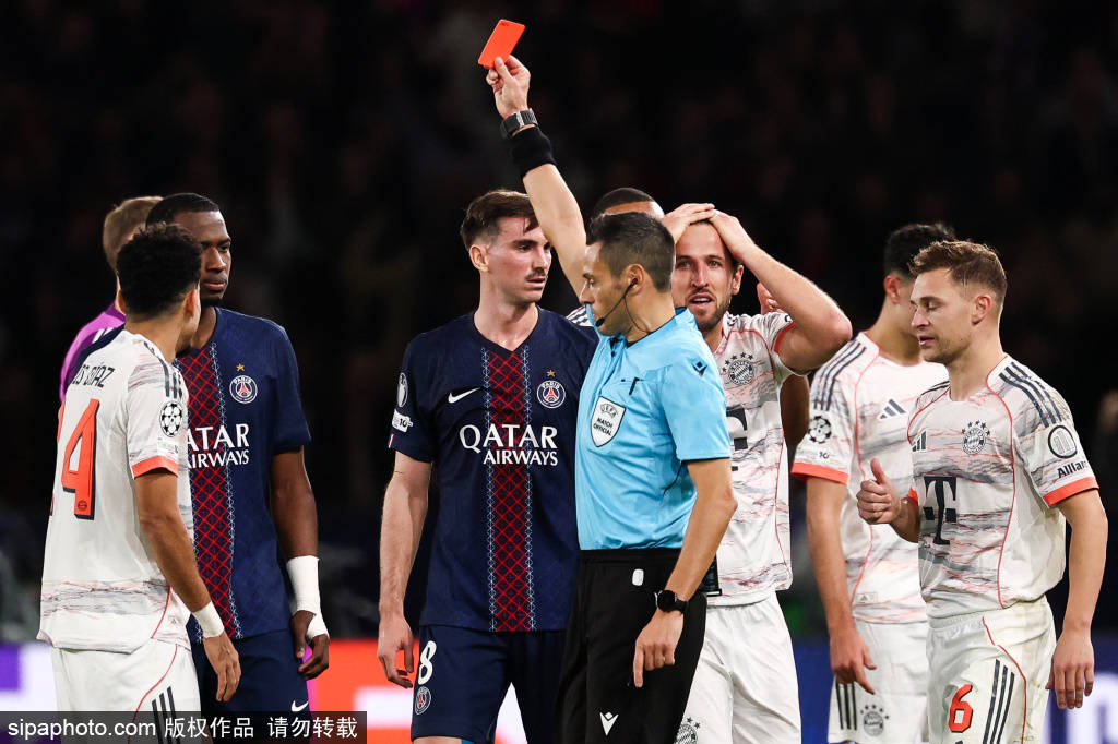 ความวุ่นวายในตลาดซื้อขายนักเตะปะทุขึ้นอีกครั้ง: อูปาเมกาโน่กลายเป็นเป้าหมายหลักของสโมสรชั้นนำ – ปารีสหรือเรอัล มาดริดจะคว้าชัยชนะ? _เวดราโอกอ_ แชมเปียนส์ลีก อินเตอร์ มิลาน