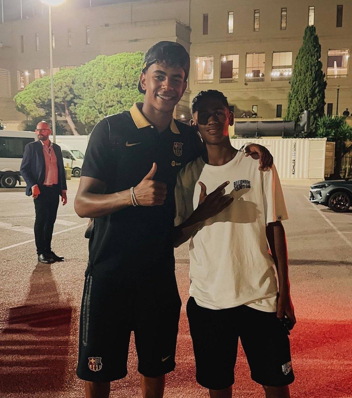 บาร์เซโลน่าจับตาดูการย้ายทีมแบบไม่มีค่าตัวสำหรับดาวรุ่งจากอคาเดมี่ของแมนเชสเตอร์ ยูไนเต็ด โดยมีรายงานว่าเขาใฝ่ฝันที่จะเข้าร่วมทีมยักษ์ใหญ่แห่งแคว้นคาตาลัน! หลายสโมสรยักษ์ใหญ่ในยุโรปต่างต้องการตัวกาเบรียล โดยมีโรม่าและลิเวอร์พูลอยู่ในกลุ่มผู้สนใจ