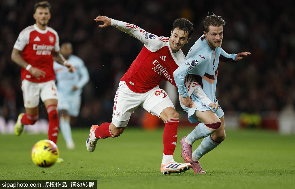 พรีเมียร์ลีก - เมรีโน่แอสซิสต์และยิงประตู, ซากาทำประตูขณะที่ไรซ์บาดเจ็บ; อาร์เซนอล 2-0 เบรนท์ฟอร์ด ขยายคะแนนนำเป็นห้าแต้ม