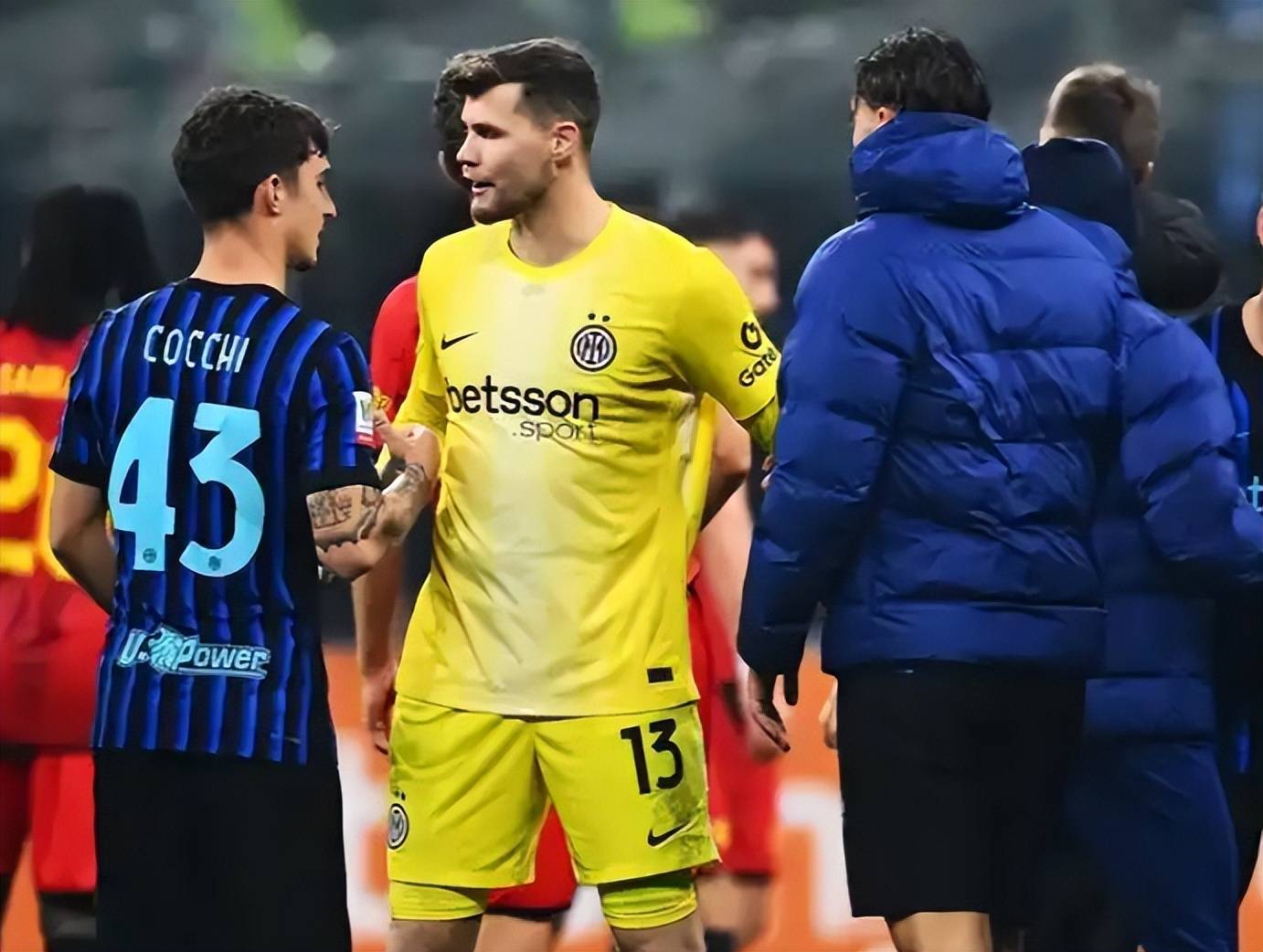 อินเตอร์ มิลาน ถล่มคู่แข่ง 5-1! นักเตะค่าตัว 25 ล้านปอนด์ทำให้ผู้สงสัยเงียบกริบ สามข้อดีสำคัญปรากฏขึ้นเมื่อหน้าต่างการย้ายทีมช่วงฤดูหนาวผ่านไปโดยยังไม่มีนักเตะใหม่เข้ามา แต่ความมั่นคงยังคงอยู่_Diuff_Ossiliu_Martinez