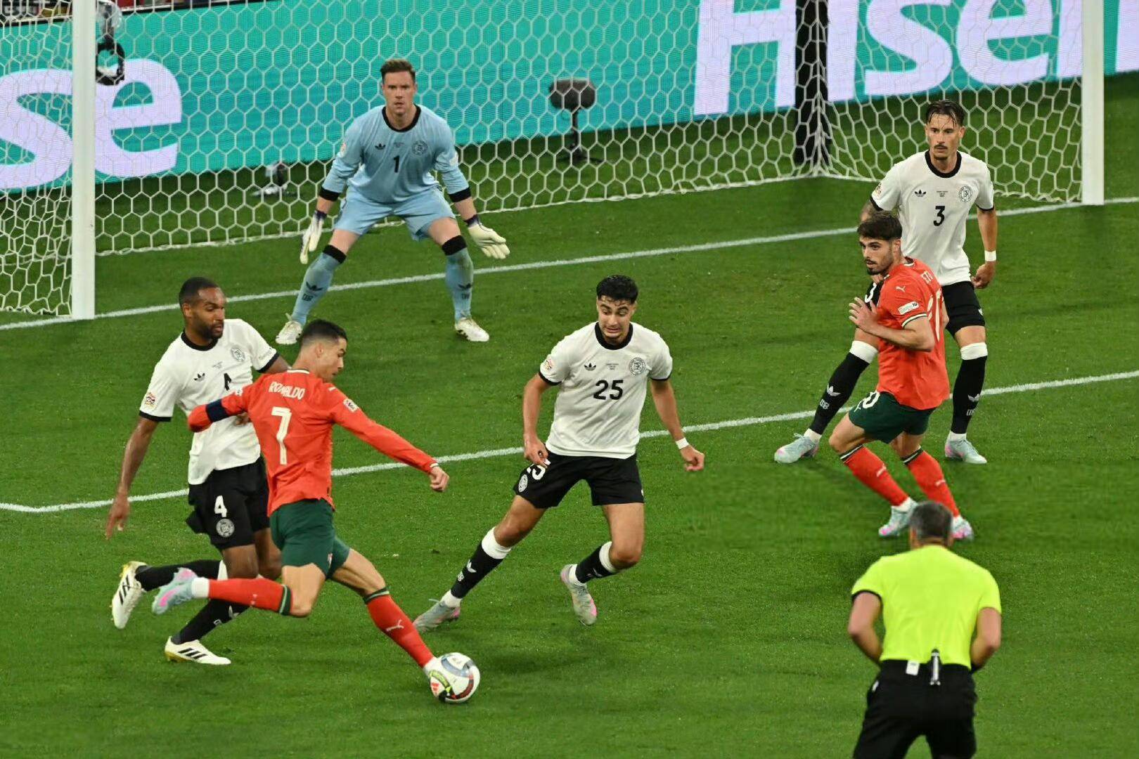 วันพฤหัสบดี 003 โคปปา อิตาเลีย: ลาซิโอ พบ เอซี มิลาน ยักษ์ใหญ่แห่งเซเรีย อา ปะทะกัน! การเผชิญหน้าในศึกโคปปา อิตาเลียใกล้เข้ามาแล้ว_โจมตี_บ้าน_บาดเจ็บ