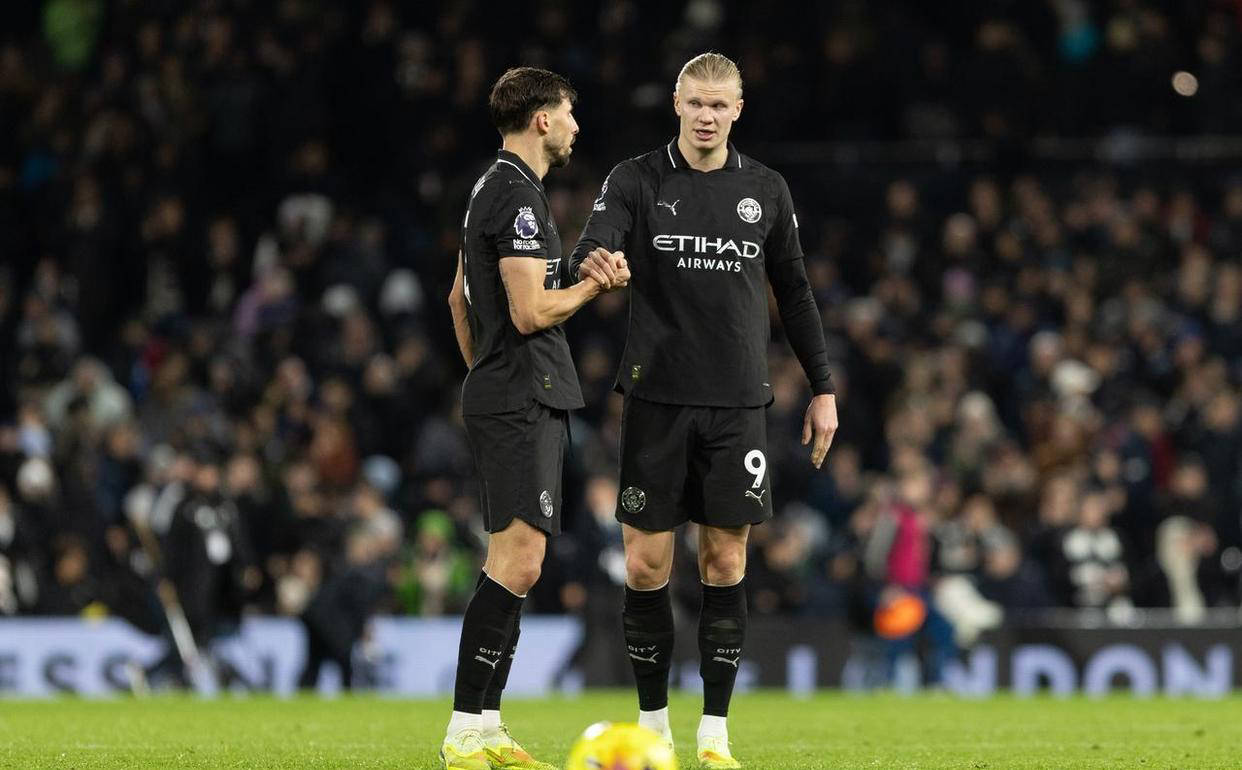 แมนเชสเตอร์ ซิตี้ กลับมาอย่างหวุดหวิด ถูกทดสอบ: นำสามประตูหลุดมือเมื่อ กวาร์ดิโอลา โทษนักเตะที่ขาดความเคารพ การแข่งขันชิงแชมป์ยังคงเป็นงานหนัก! _การป้องกัน_ เป๊ป กวาร์ดิโอลา _แนวรับ_