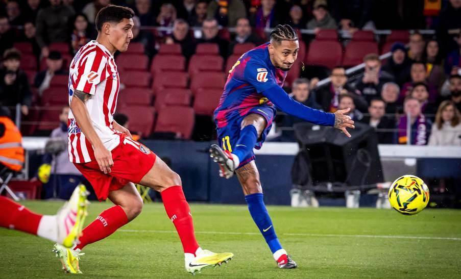 นักเตะค่าตัว 90 ล้านยูโรของบาร์ซ่าช่วยกู้สถานการณ์! ยิงเดี่ยวเข้าประตูโล่ง + จูบตราสโมสรท่ามกลางแฟนบอล 40,000 คน _ราฟินญ่า_ _แอตเลติโก มาดริด_ _พบ_