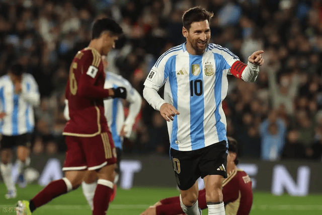 ผลการแข่งขันเอื้อประโยชน์ให้เมสซี่ในการแข่งขันดาวซัลโวสูงสุดของฟุตบอลโลก โดยมีเอ็มบัปเป้ตามมาติดๆ และโรนัลโด้ตามหลังอยู่ Goals_Stage_Klose