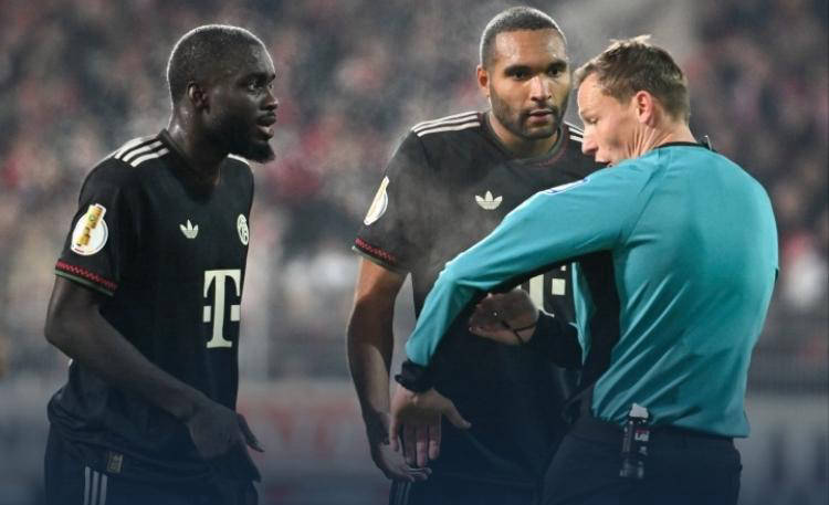 ทีมที่เข้ารอบก่อนรองชนะเลิศฟุตบอลถ้วยเยอรมันเปิดเผยแล้ว! ฮัมบูร์กและดอร์ทมุนด์ตกรอบ บาเยิร์นตั้งเป้าคว้าสามแชมป์_ไบเออร์ เลเวอร์คูเซ่น_ยูฟ่า แชมเปียนส์ลีก_บาเยิร์น มิวนิค