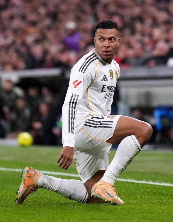 สรุปผลฟุตบอล: อาร์เซนอล 2-0, เรอัล มาดริด 3-0, สิงห์บลูส์และหงส์แดงสะดุด, อินเตอร์และบาเยิร์นผ่านเข้ารอบ_แชมเปียนส์ลีก_นาโปลี_เซเรีย อา