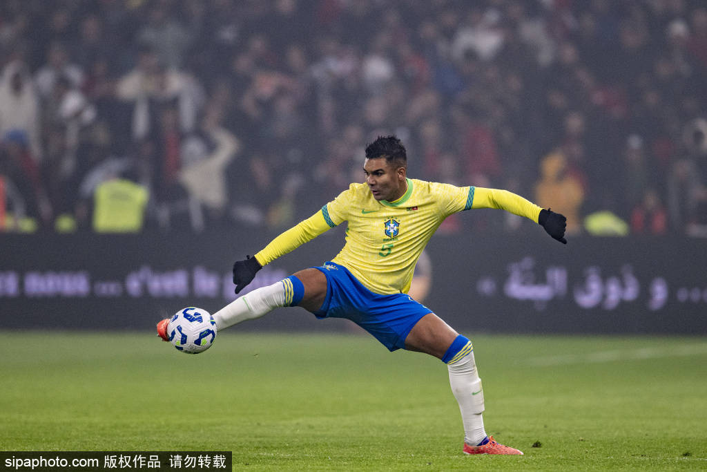 สโมสรลียงเรียกร้องให้เดส์ชองส์เลือกโทลิสโซ: การแข่งขันรอบแบ่งกลุ่มฟุตบอลโลกที่สำคัญ มูสซา นิอาคาเต้ กองกลาง แฟนๆ