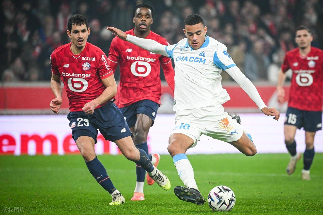 หลังจากมาร์กเซยแพ้ 0-1 และโมนาโกแพ้ 0-1 อันดับล่าสุดของลีกเอิงได้ถูกประกาศออกมาแล้ว: ปารีส แซงต์-แชร์กแมง ไม่ได้เป็นจ่าฝูงของตาราง เลนส์นำเป็นจ่าฝูง โดยมีคีเลียน เอ็มบัปเป้เป็นผู้นำ