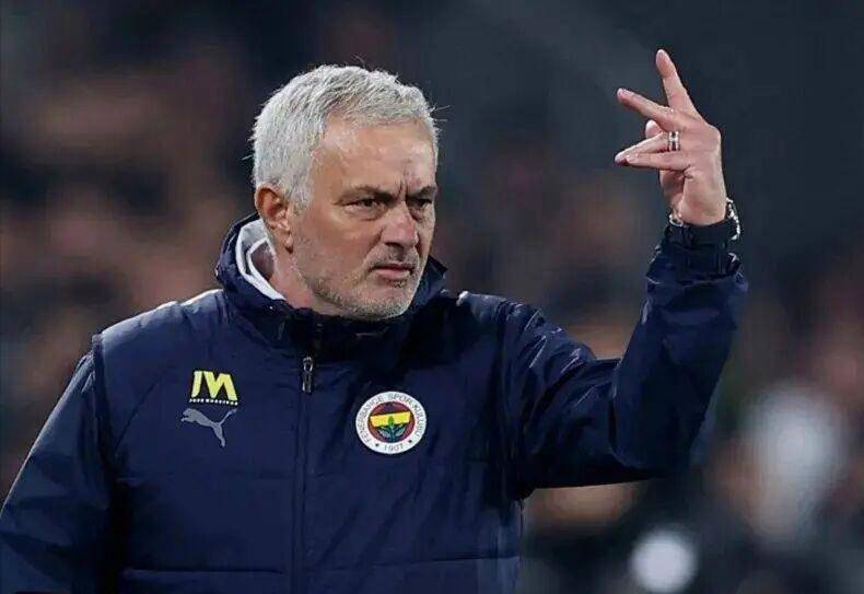 สามประเด็นสำคัญ + ค่าตัว 50 ล้านปอนด์ อาจเป็นปัจจัยชี้ขาด! แมนเชสเตอร์ ซิตี้ เผชิญความแข็งแกร่งจากทีมน้องใหม่ – มูรินโญ่จะเจาะเกมรับอย่างไร? ซันเดอร์แลนด์ แชมเปี้ยนส์ลีก อาร์เซน่อล