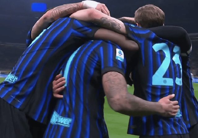 ชัยชนะ 4-0! อันดับสูงสุดในเซเรียอาเปลี่ยนมือ: อินเตอร์ มิลาน บุกขึ้นสู่จุดสูงสุดด้วยชัยชนะอย่างเด็ดขาด ทิ้งห่างทีมลุ้นแชมป์สี่อันดับแรกเพียงสามคะแนนเท่านั้น – มิลานยังคงอยู่ในกลุ่มลุ้นแชมป์