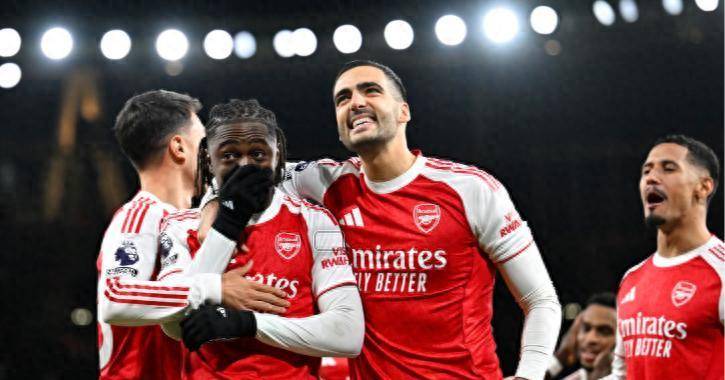 อาร์เซนอล: ใช้เงิน 1.078 พันล้านปอนด์ในการเซ็นสัญญากับนักเตะ 33 คนในช่วงหกปี ขณะที่มิเกล อาร์เตต้าสร้างทีมกันเนอร์ที่แข็งแกร่งที่สุดเท่าที่เคยมีมา มุ่งหวังคว้าแชมป์ _ยูโร_ _ลาฟิออรี_ _นักเตะคนอื่น_