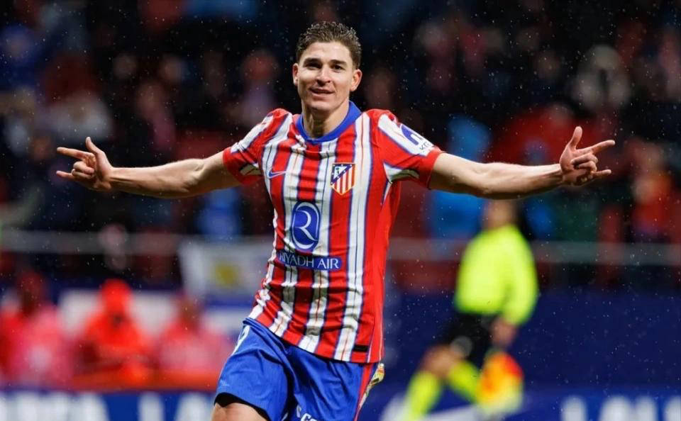 ข้อเสนอ 200 ล้านยูโรขัดขวางการไล่ล่าตัวนักเตะของบาร์เซโลนา ขณะที่กองหน้าดาวเด่นของแอตเลติโก มาดริด อัลวาเรซ ถูก 'ขัดขวางด้วยป้ายราคาที่สูงลิ่ว' กองหน้า | แอตเลติโก มาดริด | แมนเชสเตอร์ ซิตี้