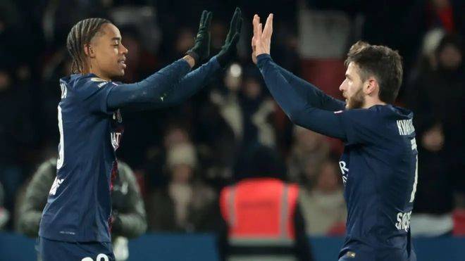 แมนเชสเตอร์ ยูไนเต็ด ตกใจสามครั้งในช่วงตลาดซื้อขายนักเตะฤดูหนาว! แรชฟอร์ดถูกแลกกับนักเตะเอซของ PSG? ดาวรุ่งกำลังจะย้ายออก, การปรับทัพแดนกลางใกล้เข้ามา_บาร์เซโลนา_เมโน_บาร์โคลา