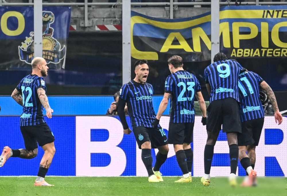 ถล่มยับ 4-0! ผู้นำเซเรียอาเปลี่ยน: อินเตอร์โค่นมิลาน, ฟาเบรกาสพ่ายแพ้อย่างหนัก_ครองบอล_เธอร์แมน_นักเตะ