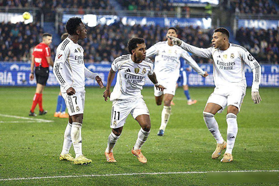 ด้วยผู้เล่นบาดเจ็บถึงเก้าคน เรอัล มาดริดจะกล้าไม่เซ็นสัญญากับใครได้อย่างไร? นี่เป็นความมั่นใจหรือความหยิ่งยโส? _อลอนโซ_ กลยุทธ์_ ผู้เล่น