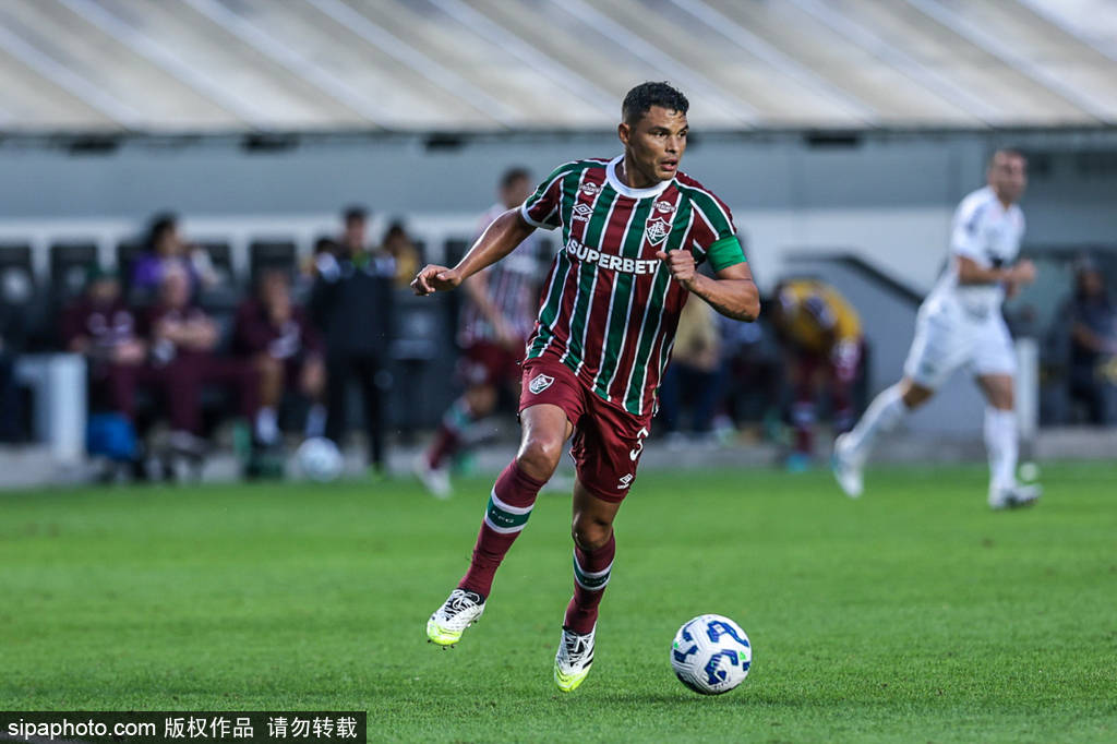 41 คือวัยที่ควรเสี่ยง! รายงานระบุว่าพี่เขยเตรียมกลับยุโรปในช่วงตลาดซื้อขายหน้าหนาว โดยมีห้าสโมสรชั้นนำสนใจคว้าตัว_ติอาโก้ ซิลวา_เชลซี_ยูฟ่าแชมเปียนส์ลีก