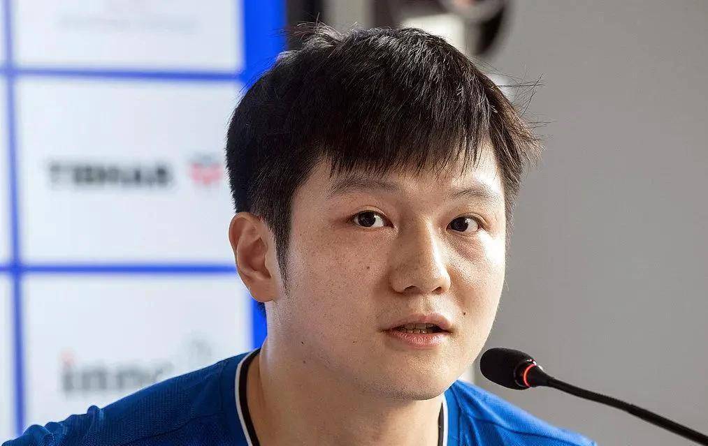 การเปิดตัวในแชมเปียนส์ลีกของฟาน เจินตง จบลงด้วยสกอร์ 3-0 ฟาง โบ นำเสนอการวิเคราะห์หลังการแข่งขันอย่างไม่ปรานี: 