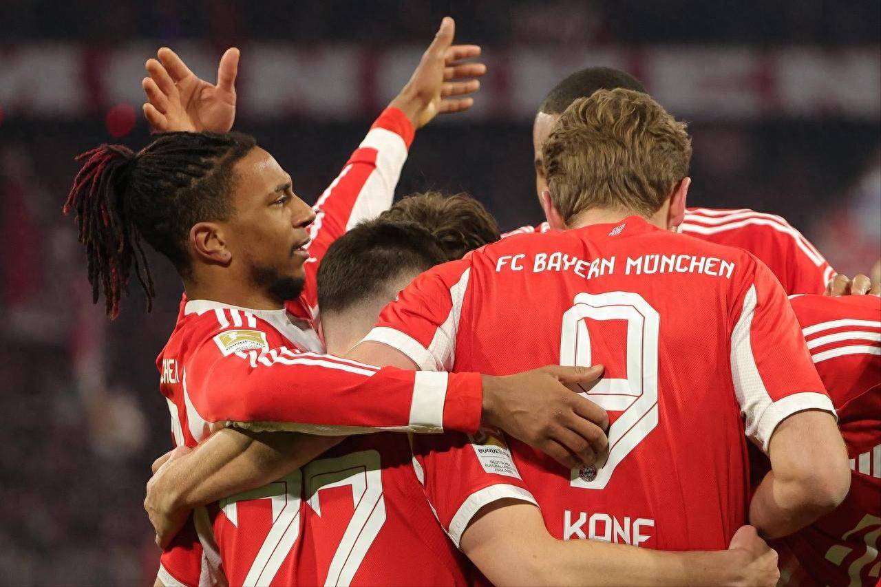 8-1! บุนเดสลีกายังคงเป็นลีกเดียวในห้าลีกใหญ่ที่ไม่มีการแข่งขันชิงแชมป์ที่น่าตื่นเต้น โดยบาเยิร์นนำอยู่ 11 คะแนนและมีผลต่างประตูได้เสีย +51