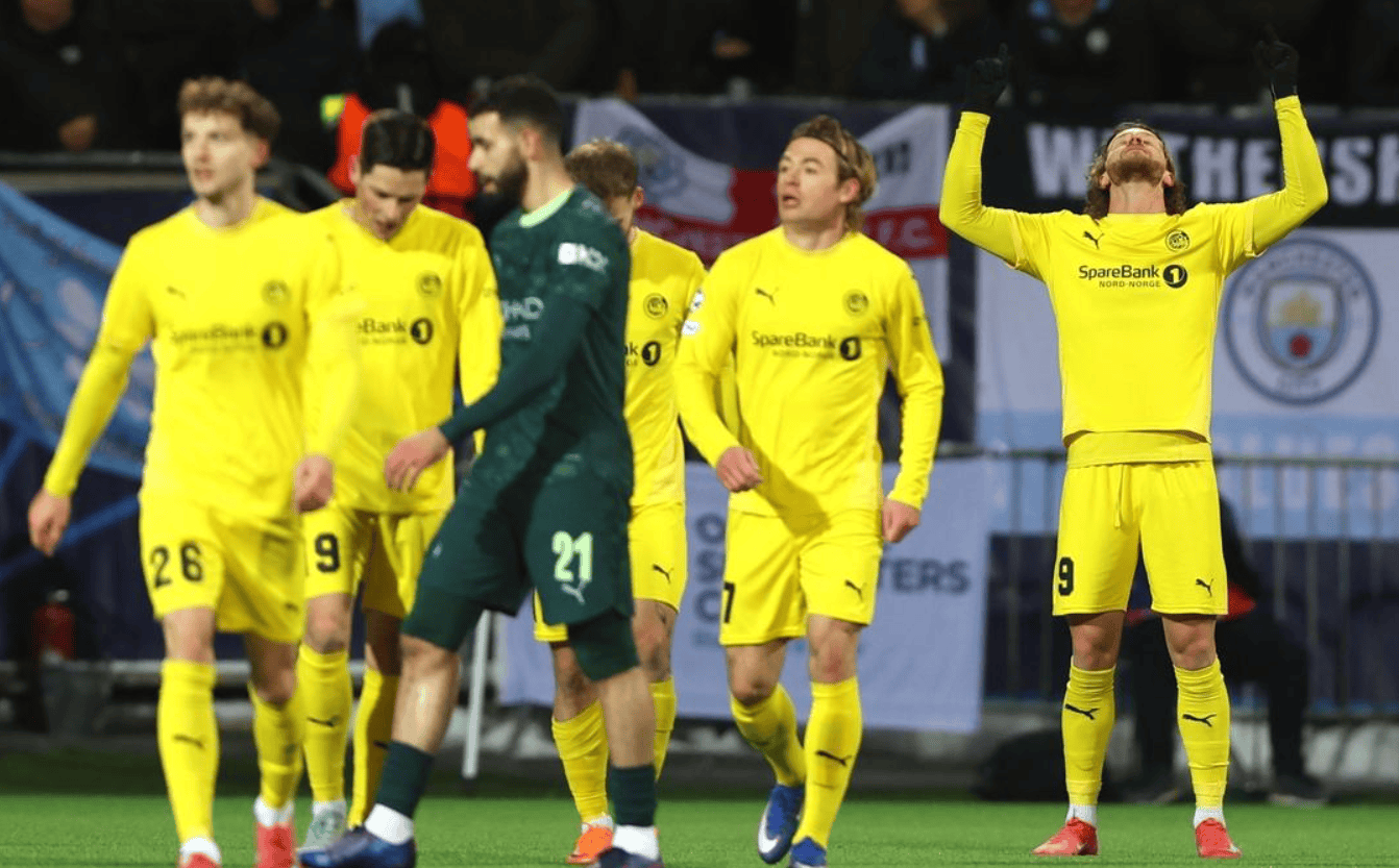 ไม่พอใจ! กวาร์ดิโอล่าไม่เชื่อสายตาตัวเองเมื่อกองหน้าค่าตัว 200 ล้านปอนด์สร้างสถิติที่น่าอับอาย: ทำประตูไม่ได้เลยจากการเล่นแบบเปิดใน 8 นัด โบโด/กลิมท์ 1-0 แมนเชสเตอร์ ซิตี้ (แชมเปียนส์ลีก)