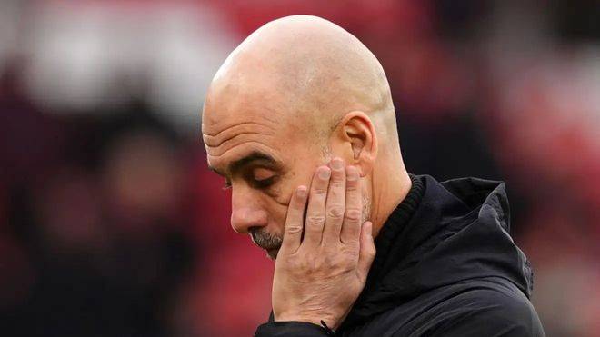 กวาร์ดิโอล่าประเมินผิดหรือไม่? ดาวรุ่งของแมนเชสเตอร์ ซิตี้ ถูกถล่มยับในศึกยูฟ่าแชมเปียนส์ลีก ทำเอาแฟนบอลเดือดดาล: "ไม่ดีพอแม้แต่สำหรับแชมเปียนชิพ" - อแลง, เซ็นเตอร์แบ็ก