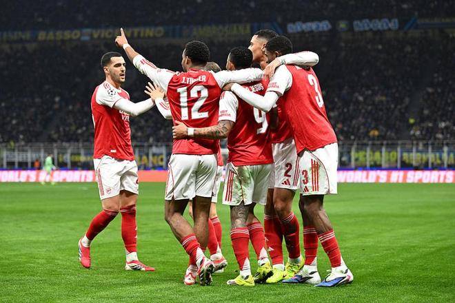 อันดับแชมเปียนส์ลีก: อาร์เซนอลคว้าตำแหน่งจ่าฝูง! ทีมอันดับสามลาลีกาตกรอบเร็ว, แชมป์เซเรียอายใกล้ตกรอบ_อินเตอร์ มิลาน_อาแจ็กซ์_นาโปลี