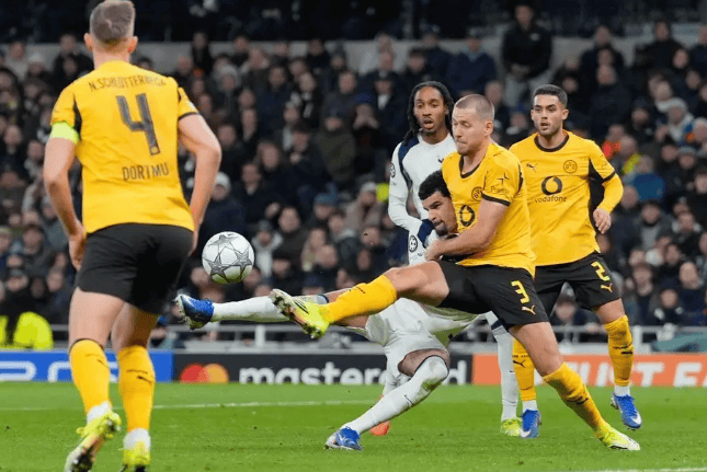 โรเมโรและโซลันเกทำประตูให้มิลานสปอร์ตเปิดโปงชัยชนะ 2-0 ของท็อตแนมเหนือดอร์ทมุนด์ รายงานการแข่งขันโดย สเวน-แดเนียล โอเดลล์