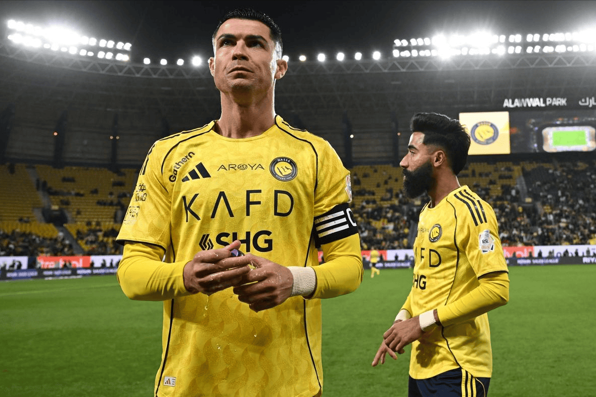 2-1: โรนัลโด้, 40 ปี, ฉลองด้วยการหมุนตัวกลางอากาศ 180 องศา ยิงต่ำสุดแรงจากมุมแคบคว้าชัยชนะ นำทีมสู่ชัยชนะติดต่อกันเป็นครั้งที่สอง ริยาด อัล-มาร์คาซ เฟลิกซ์