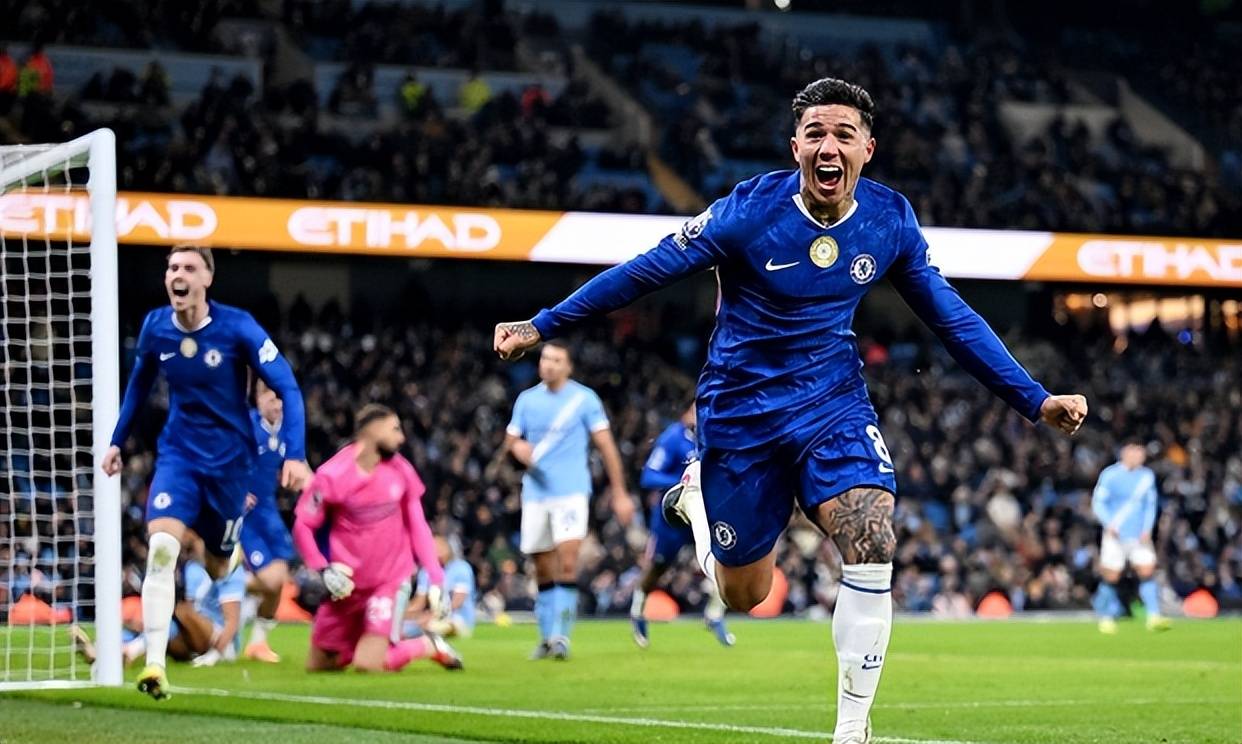 เรอัล มาดริด วางแผนการเซ็นสัญญาครั้งใหญ่ เล็งเป้าหมายการย้ายทีมมูลค่าสูงสำหรับดาวเตะกองกลางชาวอาร์เจนตินา เพื่อแก้ไขจุดอ่อนสำคัญในแชมเปียนส์ลีก: ข้อบกพร่องในการเล่นเกมรับของเอนโซ่