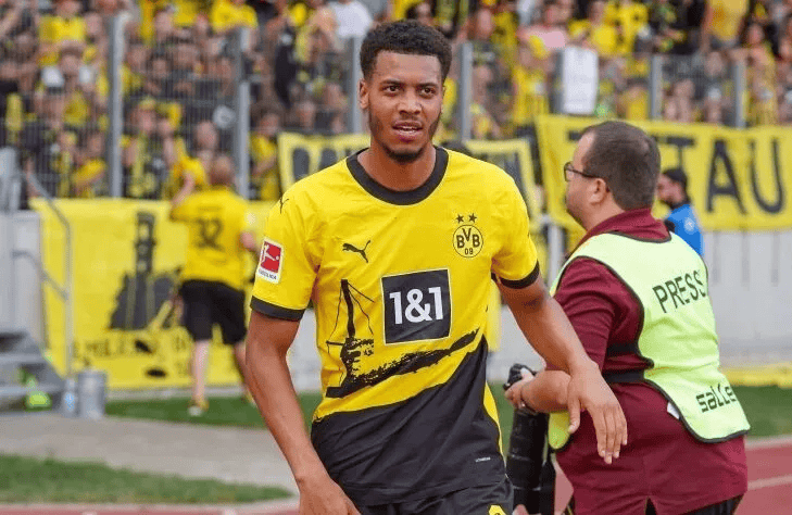 แมนเชสเตอร์ ยูไนเต็ด เล็งกองกลาง 'แข็งแกร่งและเล่นหนัก' ของดอร์ทมุนด์! เอ็นเมชา: 190 ซม. ผู้เชี่ยวชาญด้านเทคนิค ความแข็งแกร่ง | แมนเชสเตอร์ ซิตี้ | โบรุสเซีย ดอร์ทมุนด์