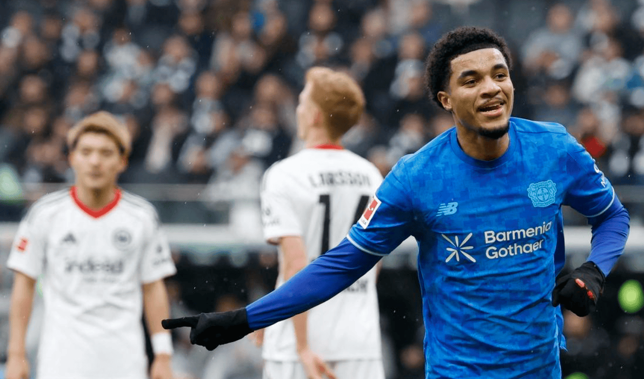 ชนะสามนัดติดต่อกัน! อดีตแชมป์บุนเดสลีกาทำสามประตู แต่ยังคงตามหลังบาเยิร์นอยู่มากในขณะที่พวกเขาต้องต่อสู้เพื่อแย่งตำแหน่งท็อปโฟร์_ไบเออร์ เลเวอร์คูเซ่น_การแข่งขัน_ไอน์ทรัค แฟรงค์เฟิร์ต