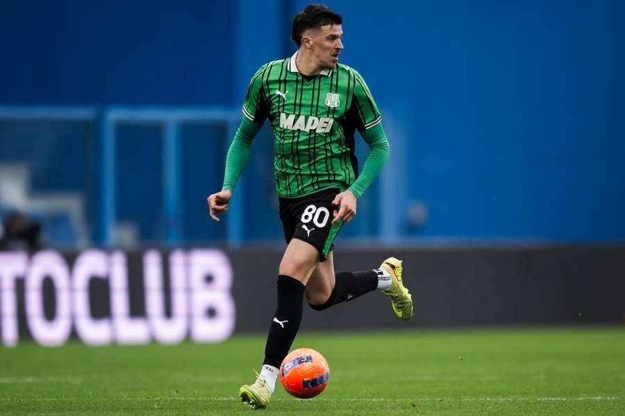 แมวมองแมนเชสเตอร์ ยูไนเต็ด เล็งกองหลังชาวบอสเนียวัย 22 ปี: เขาจะประสบความสำเร็จแทนแฮร์รี่ แม็กไกวร์ได้หรือไม่? มูฮารีวิช พบ ซาสซูโอโล่