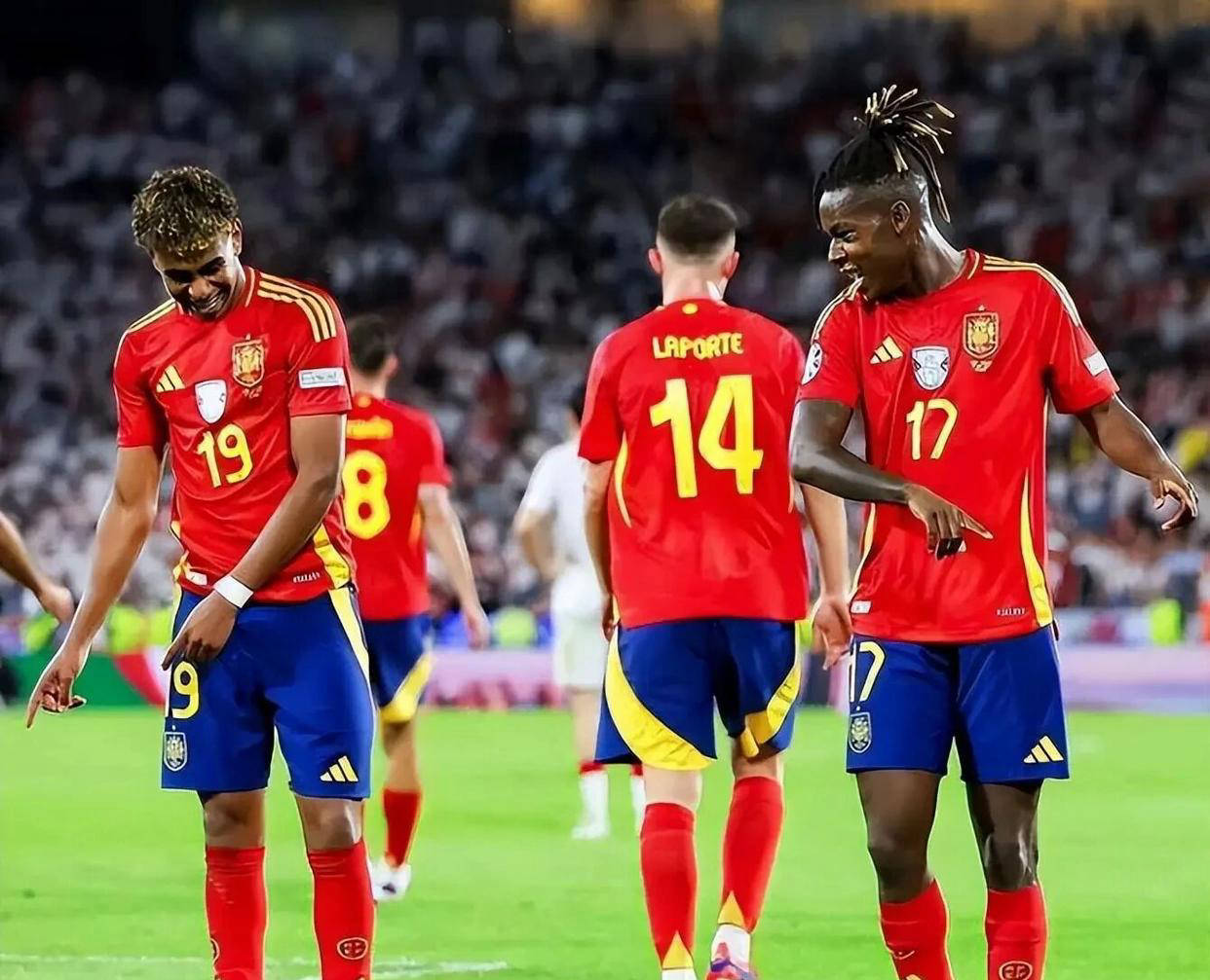 ทีมชาติฟุตบอลของจีนได้ยื่นคำขอเพื่อแข่งขันนัดกระชับมิตรกับทีมชาติสเปน แต่คำขอถูกปฏิเสธ โดยทีมชาติสเปนได้ตัดสินใจเลือกที่จะแข่งขันกับทีมชาติอิรักแทน