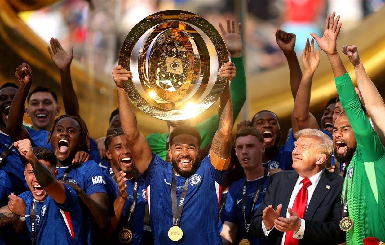 ศึกใหญ่แชมเปียนส์ลีกสองคู่กำลังจะเริ่มขึ้น! เรอัล มาดริด และแมนเชสเตอร์ ซิตี้ จะปะทะกันในศึกมูลค่า 2.65 พันล้านปอนด์ ขณะที่ปารีส แซงต์-แชร์กแมง หวังล้างแค้นเชลซีในการพบกันอีกครั้งของรอบชิงชนะเลิศสโมสรโลก! อินเตอร์ มิลาน แอตเลติโก มาดริด อาร์เซนอล