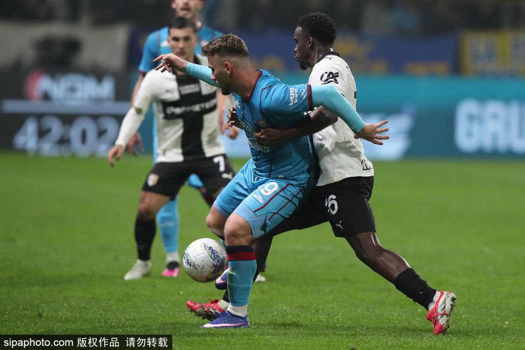 ซูซูกิ ไคยัน ประตูทีมชาติญี่ปุ่นวัย 23 ปี คว้าแชมป์พรีเมียร์ลีก ยักษ์ใหญ่ และเชลซีส่งหน่วยสอดแนมไปสอบสวน_ปาร์ม่า_เซเรียอา