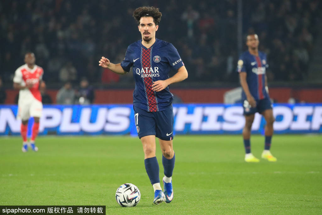 ความจริง! กองกลางปารีสบ่นเรื่องจำนวนเมสซี่เนโชมูทั้งหมด 3 ตัวชนะอะไร?_ ฟุตบอลของ Vinia_Pro