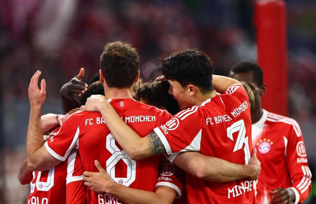 คอนปายช่วยให้บาเยิร์นสร้างตำนานคว้าชัยชนะติดต่อกัน 6 ครั้ง การแข่งขันชิงแชมป์ชัดเจน สองช่องว่างบนสุดคือ huge_holfenheim_frankfurt