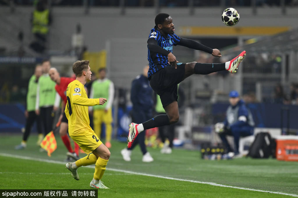 ฟุตบอลยุโรปกำลังเพิ่มขึ้น: Milan Debi Estupinian จะตีโลกด้วยการโจมตีเพียงครั้งเดียวและความสงสัยในการแข่งขัน Serie A Championship ! _ แมตช์_ยูฟ่า แชมเปี้ยนส์ ลีก_ยูฟ่า แชมเปียนส์ลีก