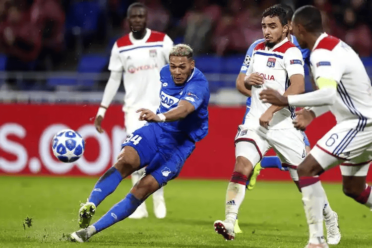 วันอาทิตย์ที่ 025 ลีกเอิง 1 ประลอง! ลียง วิ่งไปแชมเปี้ยนส์ลีกที่บ้าน, ปารีส เอฟซี เรมแนนท์ พยายามหลีกเลี่ยง RELEGation_Core_Tactics_Marseille