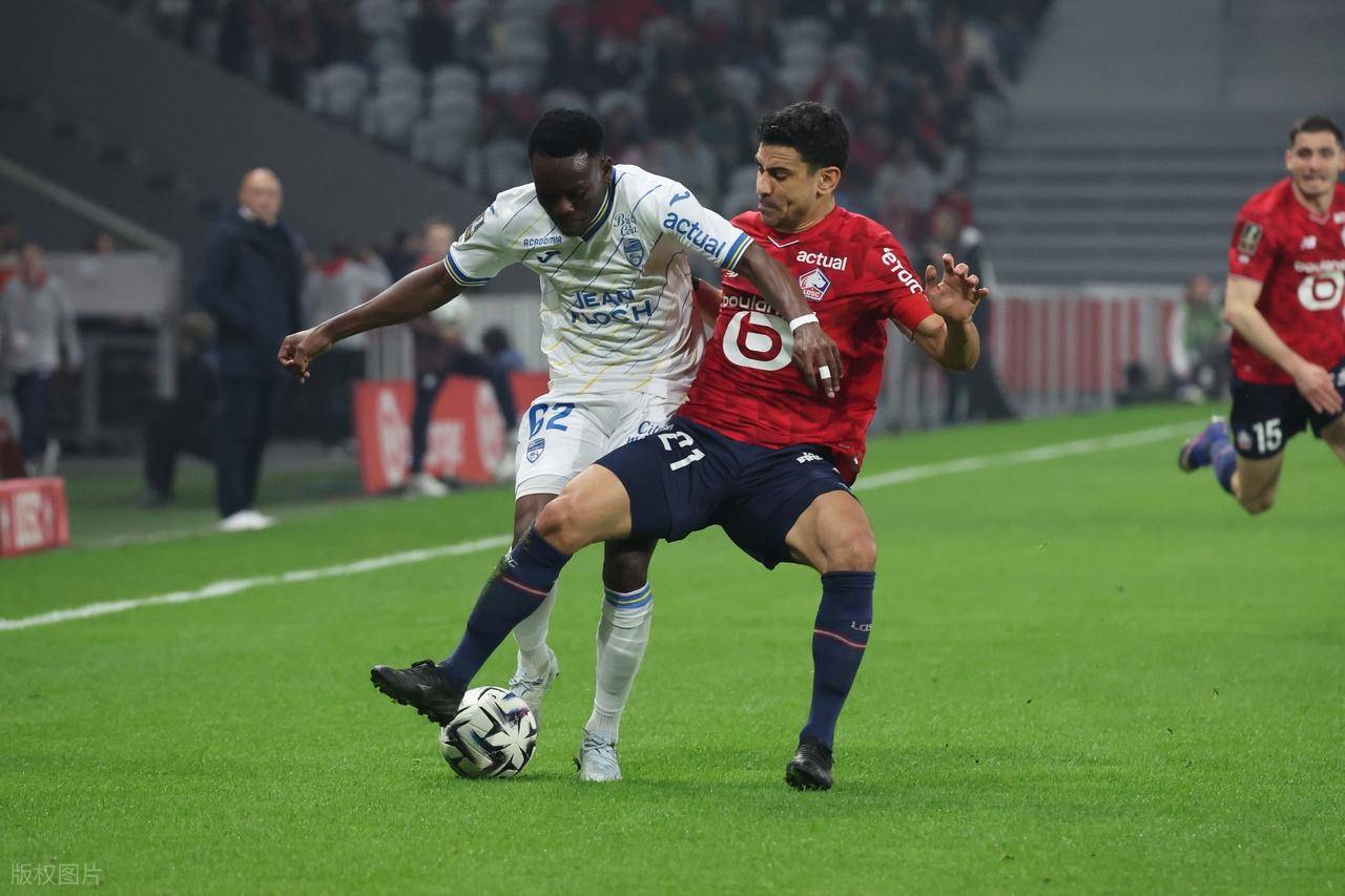 หนึ่งในเท้าของเหล่าทวยเทพ: ลีกเอิง 1 กำลังบินจากท้องฟ้าและโลกโบกมือ และมุมมองสดก็กลับคืนมา ซิลกี้_ball_atir_match กลับคืนมา