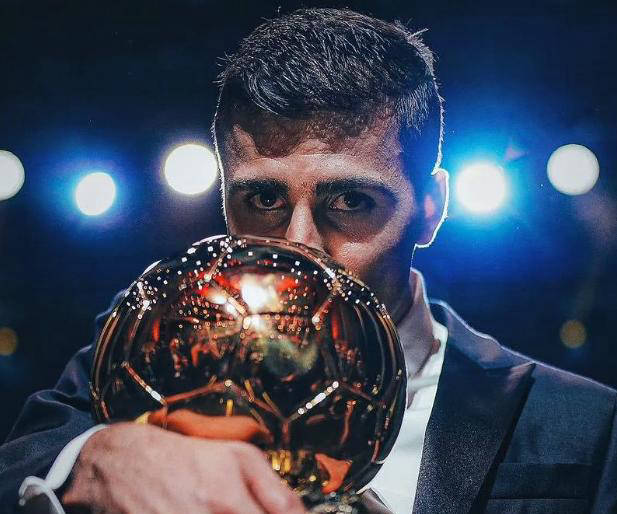 เรอัล มาดริด ล็อคซูเปอร์สตาร์บอลทองคำอย่างแรง! หน้าต่างฤดูร้อนถูกเปิดออก และแมนเชสเตอร์ซิตี้ก็ยากที่จะรักษาผู้คนไว้