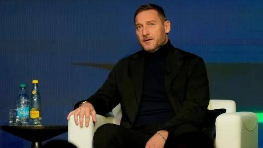 Totti พูดติดตลกว่า: ฉันอายุ 50 ปีในการเฉลิมฉลองครบรอบ 100 ปีของกรุงโรม และฉันจะกลับมาเป็นผู้นำทีมเพื่อคว้าแชมป์ Serie A_Gasperini_Uefa Champions League_Juventus