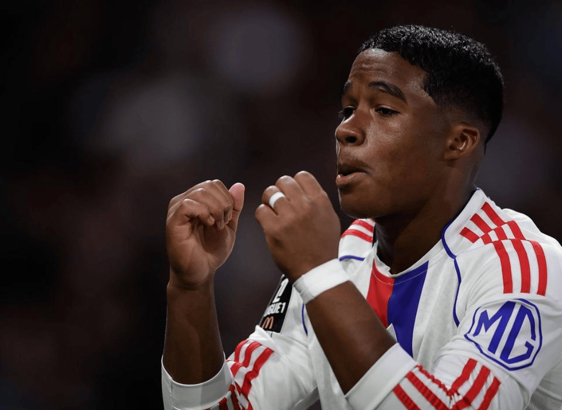 Crazy Night: Greater Paris Slumps, Manchester City เอาชนะ Arsenal, Benfica ตื่นเต้นกับตำนาน, บาเยิร์นชนะการแข่งขัน Championship_competition_score_lyon