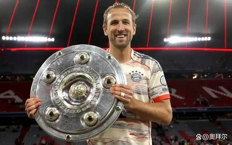 แชมป์แรกของ 5 ลีกหลัก ถือกำเนิดขึ้น! บาเยิร์น ชนะแชมป์ 4 นัดก่อนกำหนด และ กอมปานี คว้าแชมป์ 2 สมัยติดต่อกัน โดยเล่น 10 นัดติดต่อกัน_VICT_BUNDESLIGA_STUKKAT