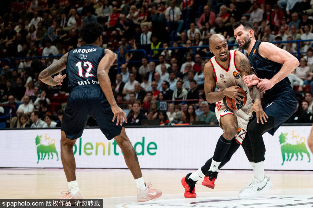 โมดริช ต่ออายุ AC มิลาน 3 เงื่อนไข: แชมเปี้ยนส์ลีก, การเซ็นสัญญาและ ALLEGRI_NAPLES_SERIA A_JUVENTUS