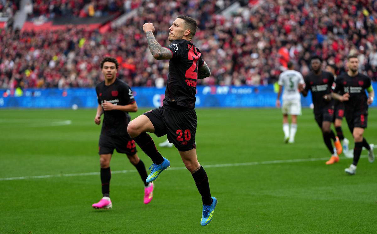 เลเวอร์คูเซ่นมั่นใจในการต่อสู้แบบสายเดียว และเอาก์สบวร์กไม่มีลีฟไฟต์ สปิริต จำกัด? _ away_travelling_bundesliga